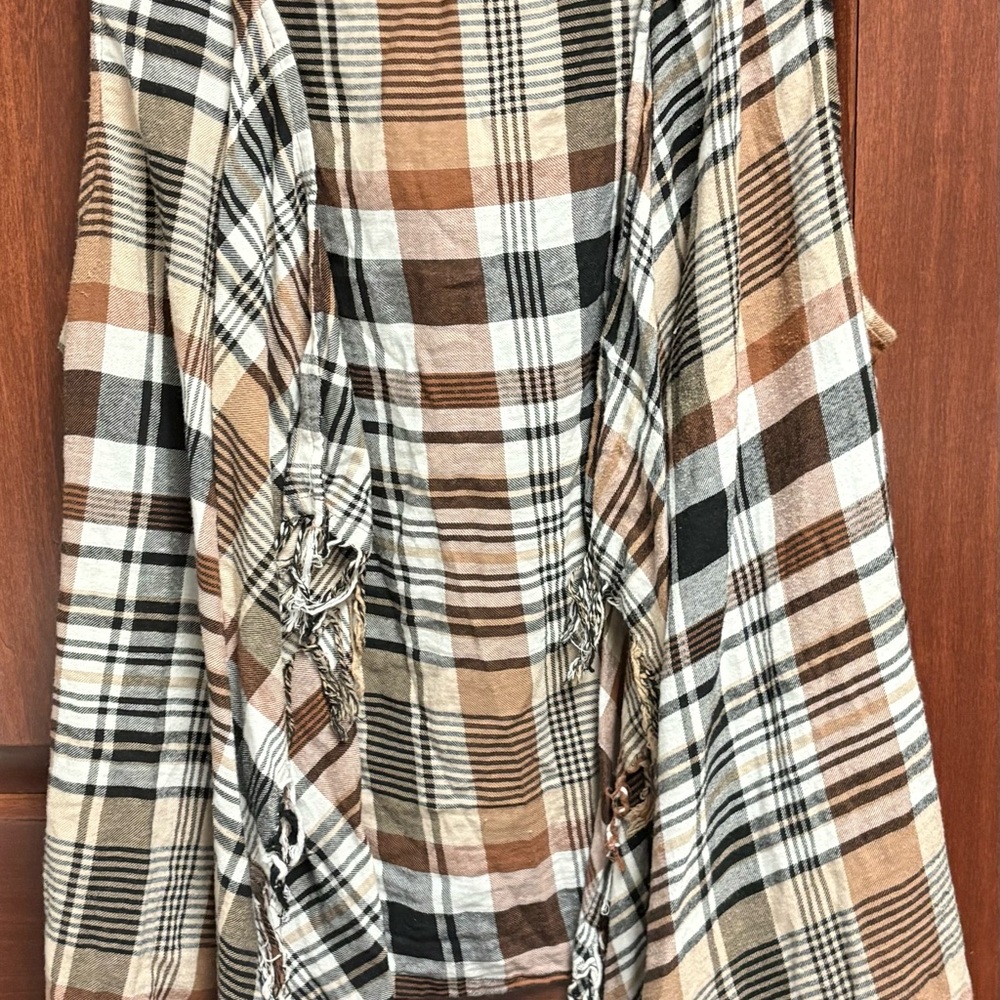 NWOT CATO 26/28 BROWN TAN PLAID DRAPED FRINGE OPEN FRONT HOODED VEST